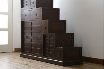 中古　美品　和の空間作りにおすすめの両面使いできる4分割階段箪笥(和箪笥、和タンス、収納箪笥)(R-078618)