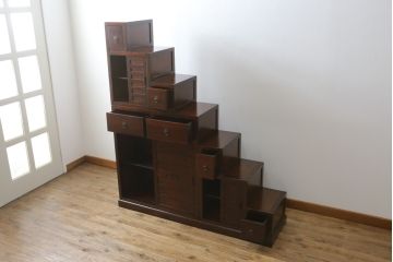 中古　美品　和の空間作りにおすすめの両面使いできる4分割階段箪笥(和箪笥、和タンス、収納箪笥)(R-078618)