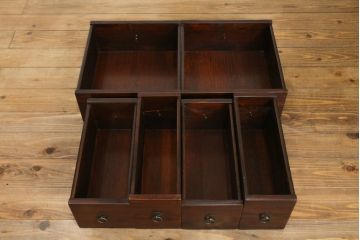 中古　美品　和の空間作りにおすすめの両面使いできる4分割階段箪笥(和箪笥、和タンス、収納箪笥)(R-078618)
