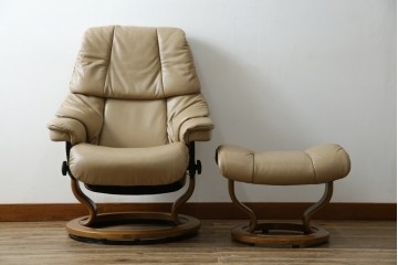 中古　EKORNES(エコーネス)　本革　オットマン付き　ロングセラー!!一番人気のストレスレス レノ クラシック(S)(レザー、アームチェア、リクライニングチェア、椅子、一人掛けソファ、1Pソファ)(定価約40万円)(R-078619)