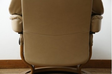 中古　EKORNES(エコーネス)　本革　オットマン付き　ロングセラー!!一番人気のストレスレス レノ クラシック(S)(レザー、アームチェア、リクライニングチェア、椅子、一人掛けソファ、1Pソファ)(定価約40万円)(R-078619)