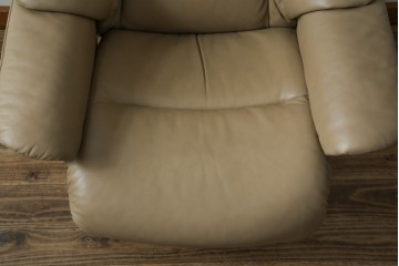 中古　EKORNES(エコーネス)　本革　オットマン付き　ロングセラー!!一番人気のストレスレス レノ クラシック(S)(レザー、アームチェア、リクライニングチェア、椅子、一人掛けソファ、1Pソファ)(定価約40万円)(R-078619)