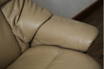 中古　EKORNES(エコーネス)　本革　オットマン付き　ロングセラー!!一番人気のストレスレス レノ クラシック(S)(レザー、アームチェア、リクライニングチェア、椅子、一人掛けソファ、1Pソファ)(定価約40万円)(R-078619)