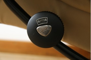 中古　EKORNES(エコーネス)　本革　オットマン付き　ロングセラー!!一番人気のストレスレス レノ クラシック(S)(レザー、アームチェア、リクライニングチェア、椅子、一人掛けソファ、1Pソファ)(定価約40万円)(R-078619)