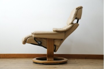 中古　EKORNES(エコーネス)　本革　オットマン付き　ロングセラー!!一番人気のストレスレス レノ クラシック(S)(レザー、アームチェア、リクライニングチェア、椅子、一人掛けソファ、1Pソファ)(定価約40万円)(R-078619)
