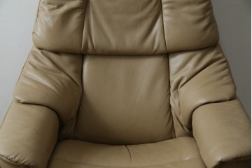 中古　EKORNES(エコーネス)　本革　オットマン付き　ロングセラー!!一番人気のストレスレス レノ クラシック(S)(レザー、アームチェア、リクライニングチェア、椅子、一人掛けソファ、1Pソファ)(定価約40万円)(R-078619)