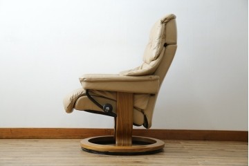中古　EKORNES(エコーネス)　本革　オットマン付き　ロングセラー!!一番人気のストレスレス レノ クラシック(S)(レザー、アームチェア、リクライニングチェア、椅子、一人掛けソファ、1Pソファ)(定価約40万円)(R-078619)