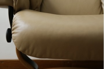 中古　EKORNES(エコーネス)　本革　オットマン付き　ロングセラー!!一番人気のストレスレス レノ クラシック(S)(レザー、アームチェア、リクライニングチェア、椅子、一人掛けソファ、1Pソファ)(定価約40万円)(R-078619)