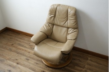 中古　EKORNES(エコーネス)　本革　オットマン付き　ロングセラー!!一番人気のストレスレス レノ クラシック(S)(レザー、アームチェア、リクライニングチェア、椅子、一人掛けソファ、1Pソファ)(定価約40万円)(R-078619)