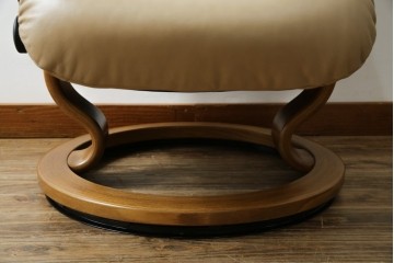 中古　EKORNES(エコーネス)　本革　オットマン付き　ロングセラー!!一番人気のストレスレス レノ クラシック(S)(レザー、アームチェア、リクライニングチェア、椅子、一人掛けソファ、1Pソファ)(定価約40万円)(R-078619)