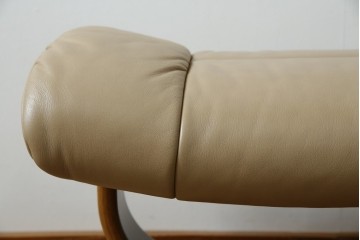 中古　EKORNES(エコーネス)　本革　オットマン付き　ロングセラー!!一番人気のストレスレス レノ クラシック(S)(レザー、アームチェア、リクライニングチェア、椅子、一人掛けソファ、1Pソファ)(定価約40万円)(R-078619)
