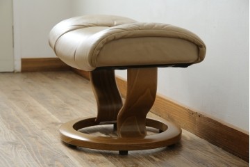 中古　EKORNES(エコーネス)　本革　オットマン付き　ロングセラー!!一番人気のストレスレス レノ クラシック(S)(レザー、アームチェア、リクライニングチェア、椅子、一人掛けソファ、1Pソファ)(定価約40万円)(R-078619)