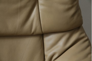 中古　EKORNES(エコーネス)　本革　オットマン付き　ロングセラー!!一番人気のストレスレス レノ クラシック(S)(レザー、アームチェア、リクライニングチェア、椅子、一人掛けソファ、1Pソファ)(定価約40万円)(R-078619)