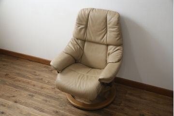 中古　EKORNES(エコーネス)　本革　オットマン付き　ロングセラー!!一番人気のストレスレス レノ クラシック(S)(レザー、アームチェア、リクライニングチェア、椅子、一人掛けソファ、1Pソファ)(定価約40万円)(R-078619)