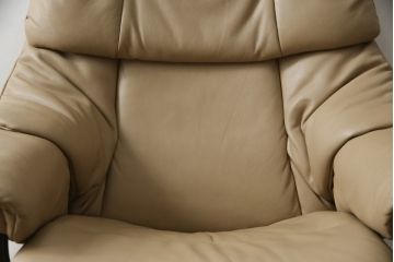 中古　EKORNES(エコーネス)　本革　オットマン付き　ロングセラー!!一番人気のストレスレス レノ クラシック(S)(レザー、アームチェア、リクライニングチェア、椅子、一人掛けソファ、1Pソファ)(定価約40万円)(R-078619)