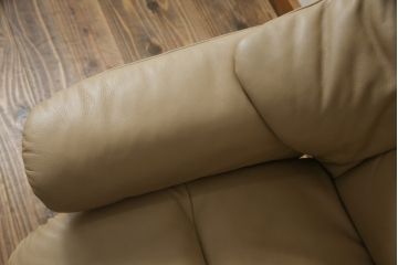 中古　EKORNES(エコーネス)　本革　オットマン付き　ロングセラー!!一番人気のストレスレス レノ クラシック(S)(レザー、アームチェア、リクライニングチェア、椅子、一人掛けソファ、1Pソファ)(定価約40万円)(R-078619)