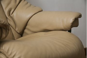 中古　EKORNES(エコーネス)　本革　オットマン付き　ロングセラー!!一番人気のストレスレス レノ クラシック(S)(レザー、アームチェア、リクライニングチェア、椅子、一人掛けソファ、1Pソファ)(定価約40万円)(R-078619)