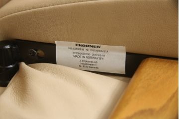 中古　EKORNES(エコーネス)　本革　オットマン付き　ロングセラー!!一番人気のストレスレス レノ クラシック(S)(レザー、アームチェア、リクライニングチェア、椅子、一人掛けソファ、1Pソファ)(定価約40万円)(R-078619)