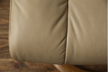 中古　EKORNES(エコーネス)　本革　オットマン付き　ロングセラー!!一番人気のストレスレス レノ クラシック(S)(レザー、アームチェア、リクライニングチェア、椅子、一人掛けソファ、1Pソファ)(定価約40万円)(R-078619)