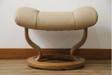 中古　EKORNES(エコーネス)　本革　オットマン付き　ロングセラー!!一番人気のストレスレス レノ クラシック(S)(レザー、アームチェア、リクライニングチェア、椅子、一人掛けソファ、1Pソファ)(定価約40万円)(R-078619)
