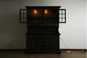 中古　美品　ETHAN ALLEN(イーセンアーレン)　深みのある色合いが魅力的なカントリー調のカップボード(食器棚、キャビネット、収納棚、戸棚)(R-078620)