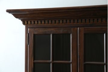中古　美品　ETHAN ALLEN(イーセンアーレン)　深みのある色合いが魅力的なカントリー調のカップボード(食器棚、キャビネット、収納棚、戸棚)(R-078620)