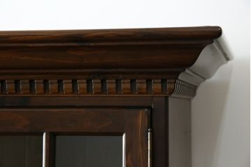中古　美品　ETHAN ALLEN(イーセンアーレン)　深みのある色合いが魅力的なカントリー調のカップボード(食器棚、キャビネット、収納棚、戸棚)(R-078620)