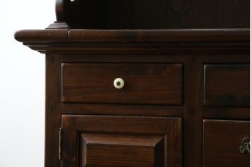 中古　美品　ETHAN ALLEN(イーセンアーレン)　深みのある色合いが魅力的なカントリー調のカップボード(食器棚、キャビネット、収納棚、戸棚)(R-078620)