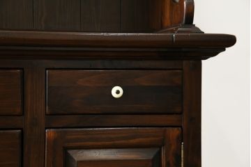 中古　美品　ETHAN ALLEN(イーセンアーレン)　深みのある色合いが魅力的なカントリー調のカップボード(食器棚、キャビネット、収納棚、戸棚)(R-078620)