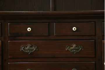 中古　美品　ETHAN ALLEN(イーセンアーレン)　深みのある色合いが魅力的なカントリー調のカップボード(食器棚、キャビネット、収納棚、戸棚)(R-078620)