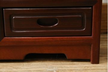 和製ビンテージ　花梨(カリン)材　螺鈿(ラデン)　象嵌入り　上品な佇まいで和の雰囲気を引き立てる小振りな茶棚(収納棚、戸棚、違い棚、ヴィンテージ)(R-078622)