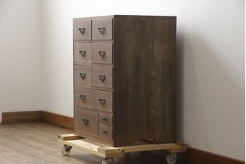 和製アンティーク　総桐(キリ)材　引き出し11杯　銅金具の素朴なデザインがノスタルジックな雰囲気を高める収納箪笥(時代箪笥、和箪笥、引き出し、サイドチェスト)(R-078627)
