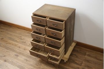 和製アンティーク　総桐(キリ)材　引き出し11杯　銅金具の素朴なデザインがノスタルジックな雰囲気を高める収納箪笥(時代箪笥、和箪笥、引き出し、サイドチェスト)(R-078627)