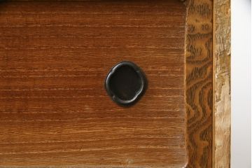 和製アンティーク　指物工芸家具　総タモ材　前面玉杢　真鍮(しんちゅう)金具　品のある佇まいが空間を引き立てる小引き出し(小箪笥、チェスト、和タンス、収納箪笥、整理箪笥、小物収納、卓上収納)(R-078629)