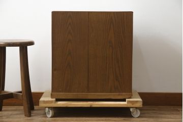 和製アンティーク　指物工芸家具　総タモ材　前面玉杢　真鍮(しんちゅう)金具　品のある佇まいが空間を引き立てる小引き出し(小箪笥、チェスト、和タンス、収納箪笥、整理箪笥、小物収納、卓上収納)(R-078629)