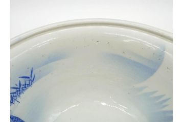 明治〜大正期　涼やかな鯉のデザインが目を引く手水鉢(深鉢、水瓶、水甕、染付、魚、笹、菊唐草、和食器)(R-078639)