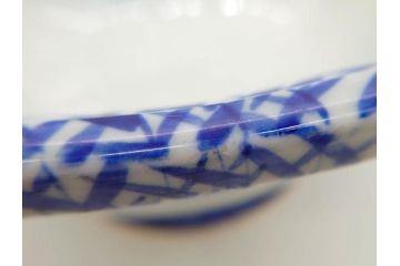 明治〜大正期　涼やかな鯉のデザインが目を引く手水鉢(深鉢、水瓶、水甕、染付、魚、笹、菊唐草、和食器)(R-078639)