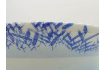 明治〜大正期　涼やかな鯉のデザインが目を引く手水鉢(深鉢、水瓶、水甕、染付、魚、笹、菊唐草、和食器)(R-078639)