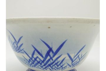 明治〜大正期　涼やかな鯉のデザインが目を引く手水鉢(深鉢、水瓶、水甕、染付、魚、笹、菊唐草、和食器)(R-078639)