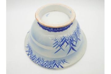 明治〜大正期　涼やかな鯉のデザインが目を引く手水鉢(深鉢、水瓶、水甕、染付、魚、笹、菊唐草、和食器)(R-078639)