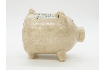 大正八年　平和記念　在銘作家物　コロンとしたフォルムに愛嬌を感じる蚊とり豚(蚊取豚、蚊遣り器、蚊取り器、ブタ、陶器、蚊取り線香入れ)(R-078640)