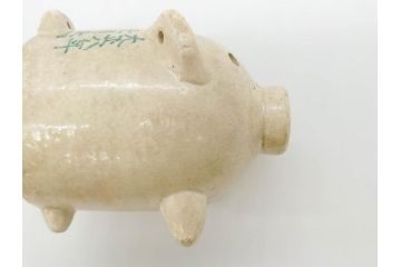 大正八年　平和記念　在銘作家物　コロンとしたフォルムに愛嬌を感じる蚊とり豚(蚊取豚、蚊遣り器、蚊取り器、ブタ、陶器、蚊取り線香入れ)(R-078640)