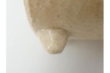 大正八年　平和記念　在銘作家物　コロンとしたフォルムに愛嬌を感じる蚊とり豚(蚊取豚、蚊遣り器、蚊取り器、ブタ、陶器、蚊取り線香入れ)(R-078640)