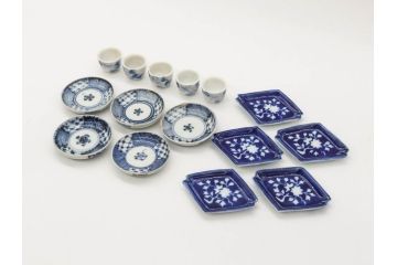 江戸〜明治期　古伊万里　雛道具　繊細に絵付けされたミニチュア和食器15点セット(染付、和食器、和皿、豆皿、変形皿、磁器、ひな祭り、ままごと、湯呑)(R-078641)