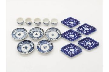 江戸〜明治期　古伊万里　雛道具　繊細に絵付けされたミニチュア和食器15点セット(染付、和食器、和皿、豆皿、変形皿、磁器、ひな祭り、ままごと、湯呑)(R-078641)