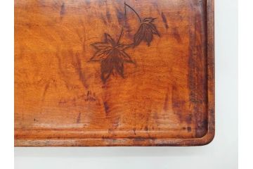 ビンテージ　大正〜昭和初期　彫刻　栃の木(トチノキ)　紅葉のワンポイントが魅力的な角盆(もみじ、ヴィンテージ、トレイ、トレー、お盆)(R-078644)