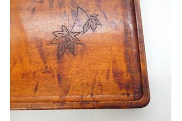 ビンテージ　大正〜昭和初期　彫刻　栃の木(トチノキ)　紅葉のワンポイントが魅力的な角盆(もみじ、ヴィンテージ、トレイ、トレー、お盆)(R-078644)
