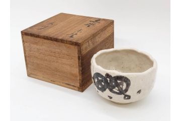 矢野景川　志野茶碗　約12cm　3.9寸　素朴で温かみを感じる抹茶碗(茶器、茶道具、茶陶、三寸九分、和食器、共箱付き)(R-078647)