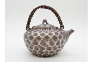 純銀　服部製　茶器揃　在銘作家物　合計972g　槌目模様が魅力的な重厚感のある茶器揃(銀瓶、湯瓶、煎茶道具、服部時計店、シルバー、茶道具、湯沸かし、急須、茶托、和食器、共箱付き、説明書付き)(R-078648)
