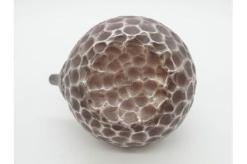 純銀　服部製　茶器揃　在銘作家物　合計972g　槌目模様が魅力的な重厚感のある茶器揃(銀瓶、湯瓶、煎茶道具、服部時計店、シルバー、茶道具、湯沸かし、急須、茶托、和食器、共箱付き、説明書付き)(R-078648)